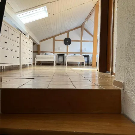 Eine Fur 7 Personen, Self Check-in Auch Zu Spater Stunde